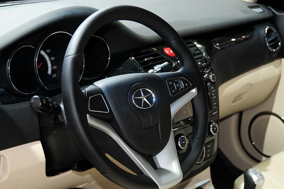 2014款 1.5L 手动尊逸型 内饰