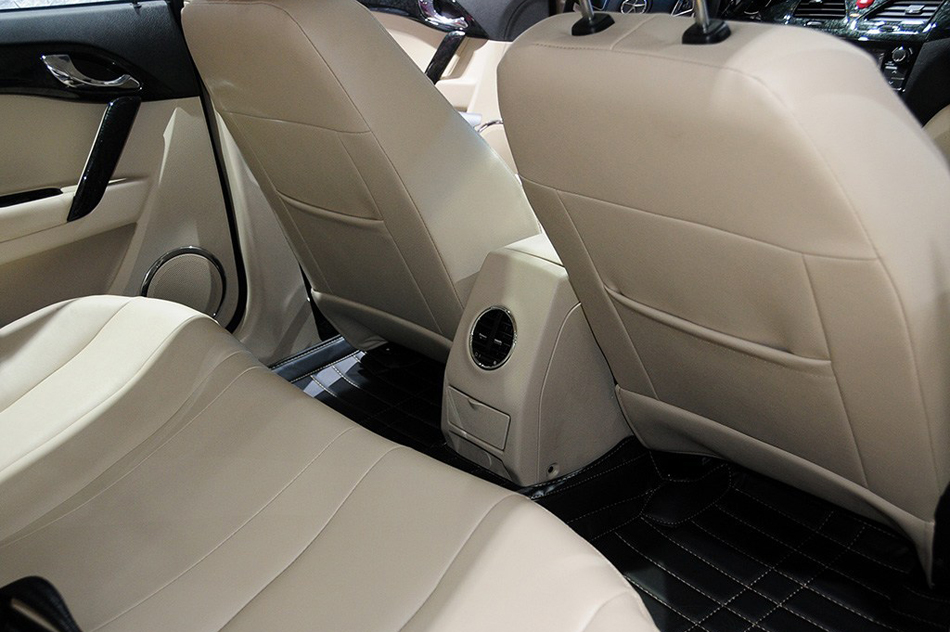 2014款 1.5L 手动尊逸型 座椅空间