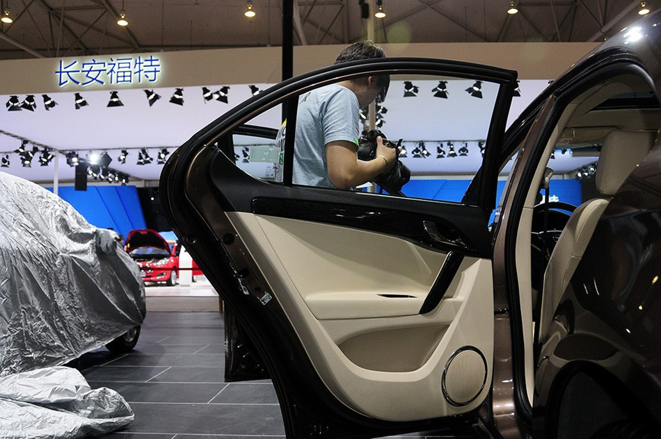 2014款 1.5L 手动尊逸型 座椅空间