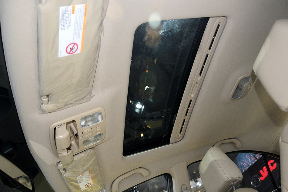 2014款 1.5L 手动尊逸型 座椅空间