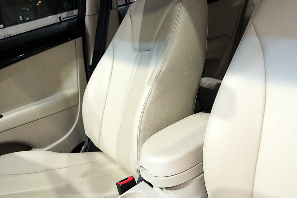 2014款 1.5L 手动尊逸型 座椅空间