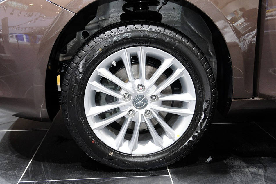 2014款 1.5L 手动尊逸型 其他