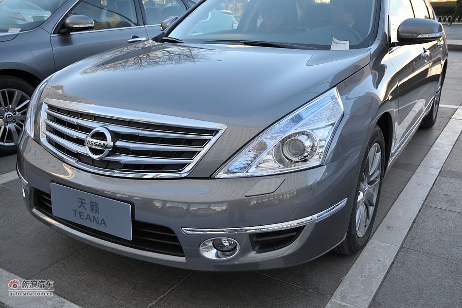 2011款天籁公爵外观细节