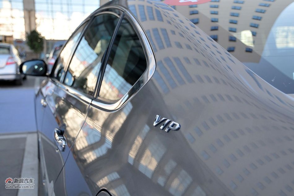 2011款天籁公爵外观细节