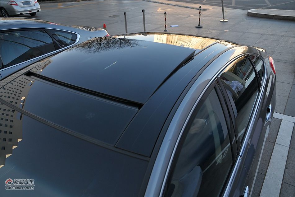 2011款天籁公爵外观细节