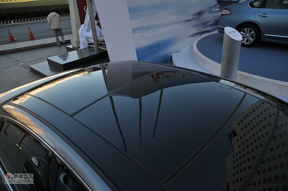 2011款天籁公爵外观细节