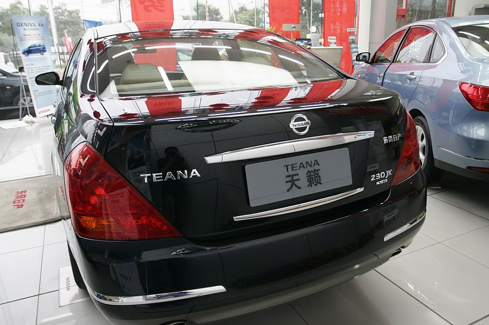 东风日产新天籁尾部