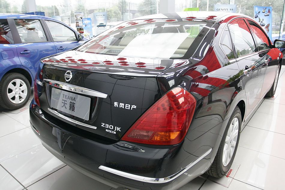东风日产新天籁尾部