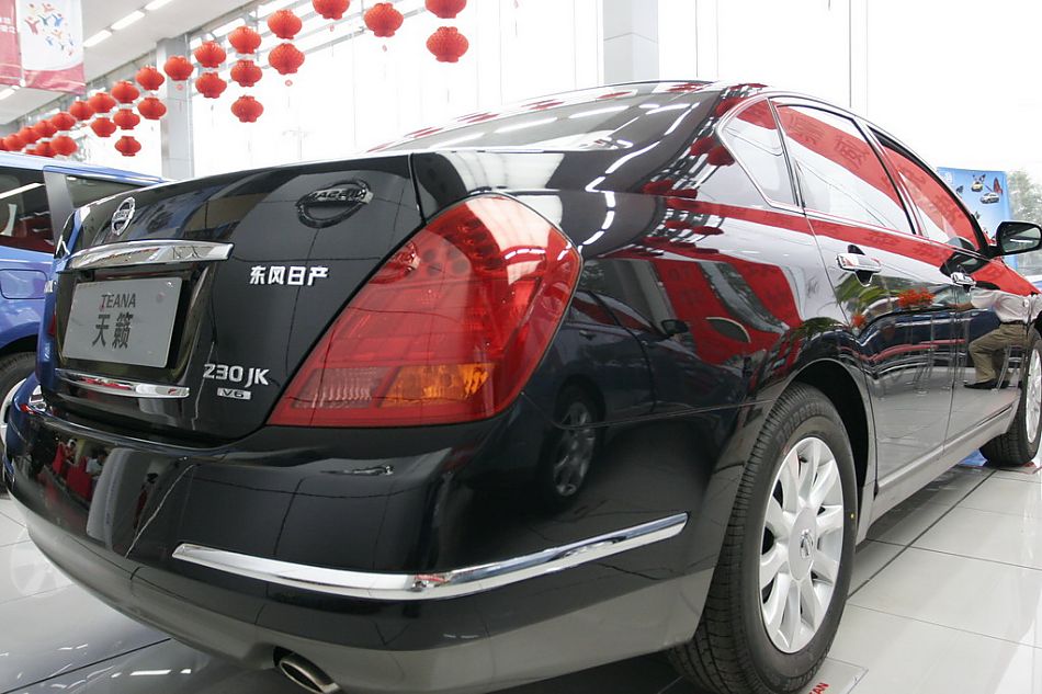 东风日产新天籁尾部