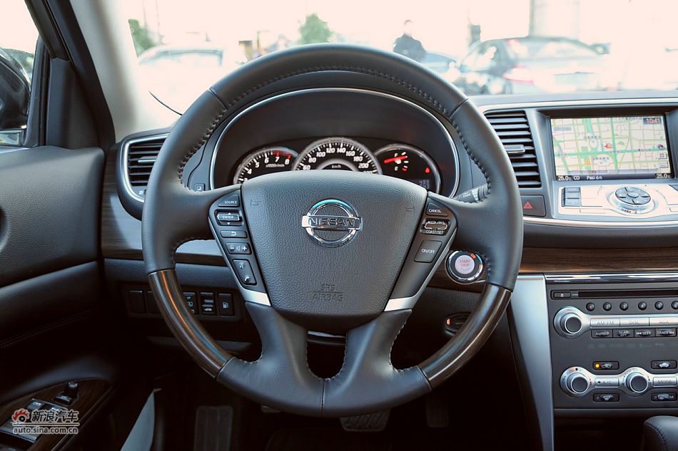 2011款天籁公爵内饰