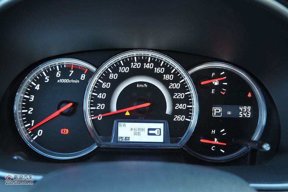 2011款天籁公爵内饰