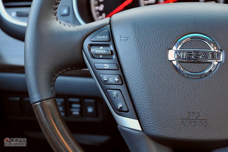 2011款天籁公爵内饰