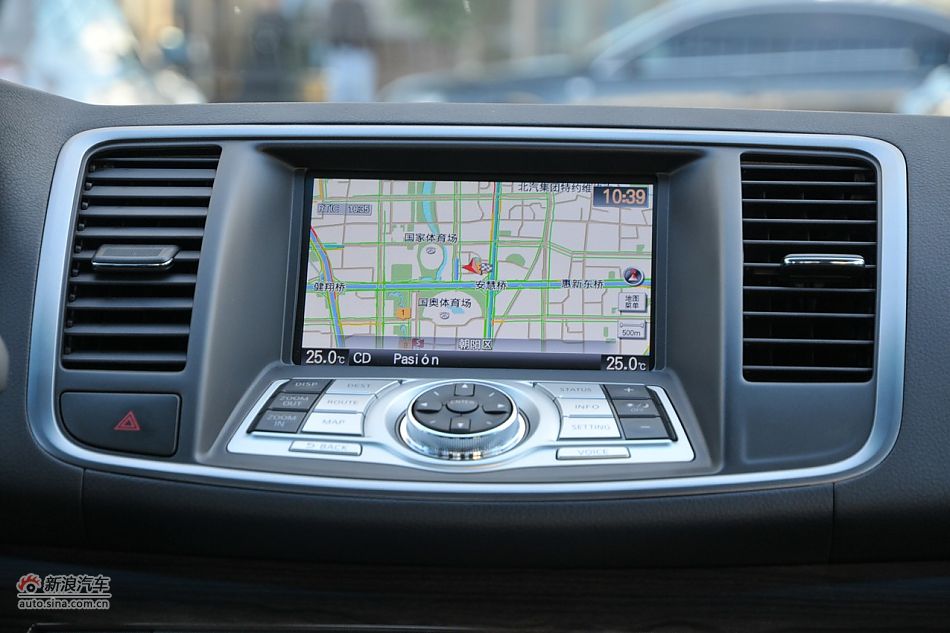 2011款天籁公爵内饰