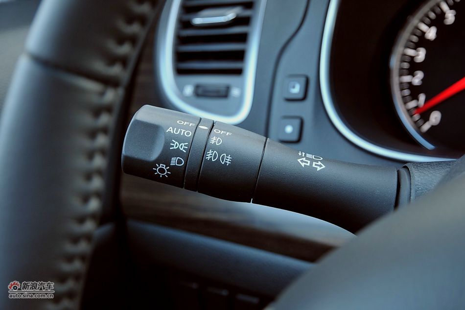 2011款天籁公爵内饰