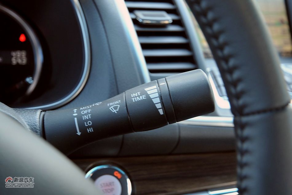 2011款天籁公爵内饰