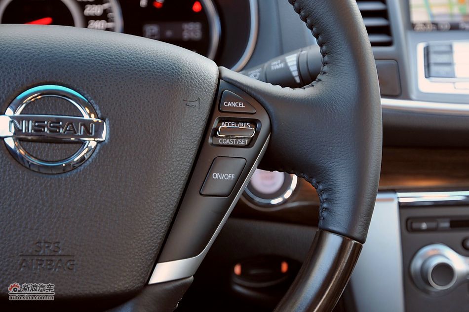 2011款天籁公爵内饰