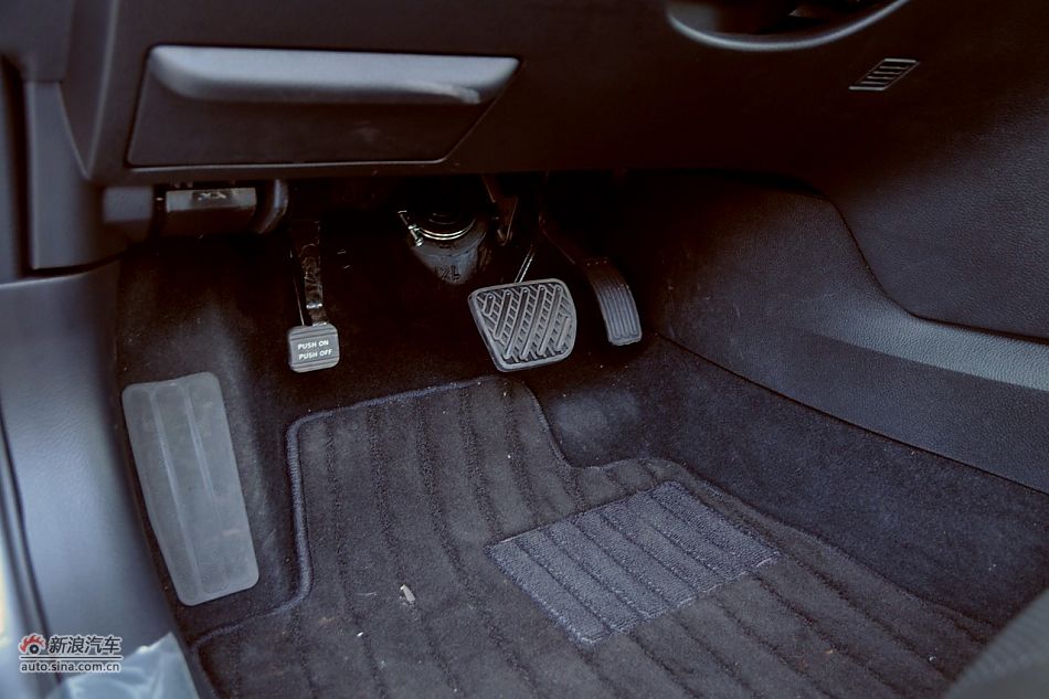 2011款天籁公爵内饰