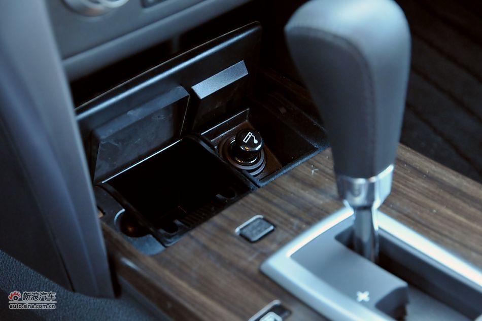 2011款天籁公爵内饰
