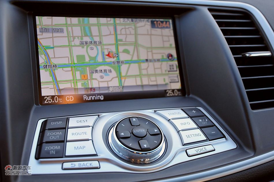 2011款天籁公爵内饰