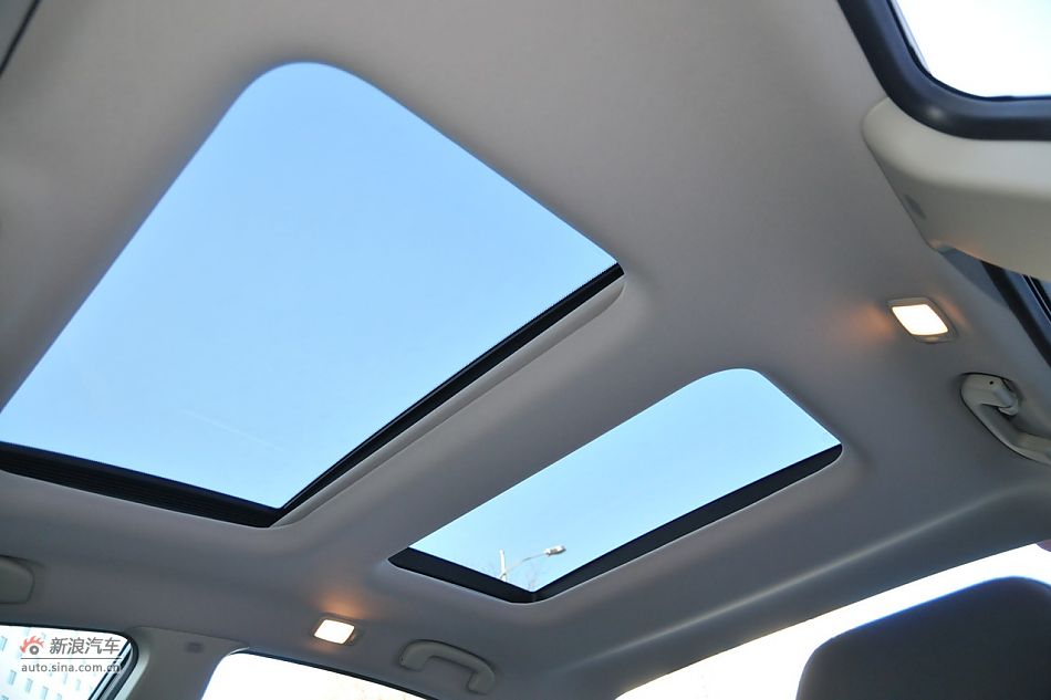 2011款天籁公爵内饰