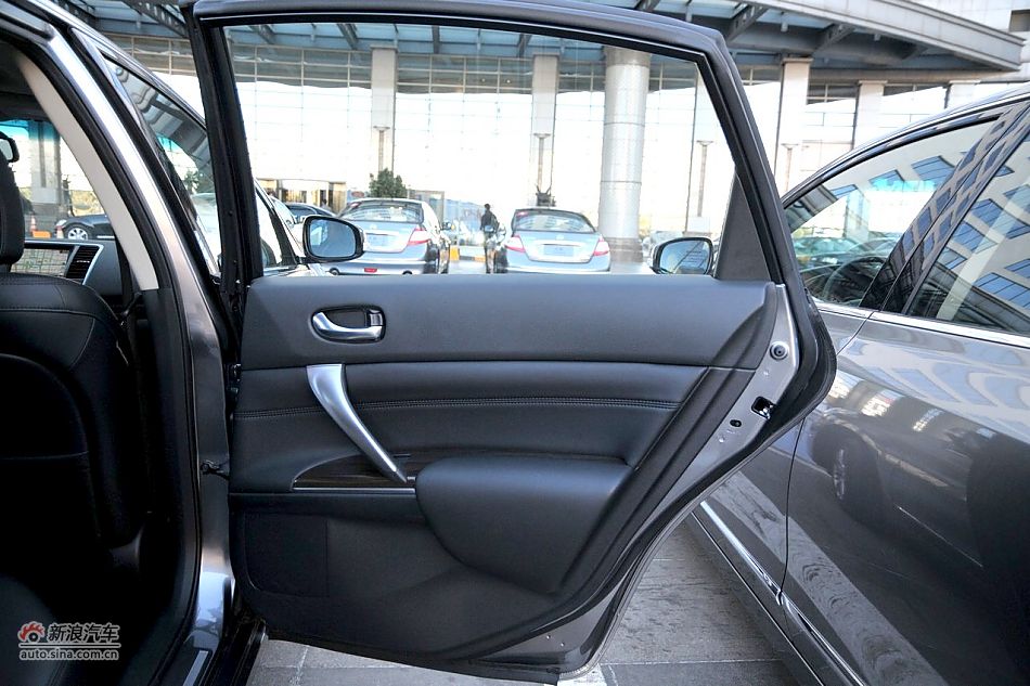 2011款天籁公爵内饰