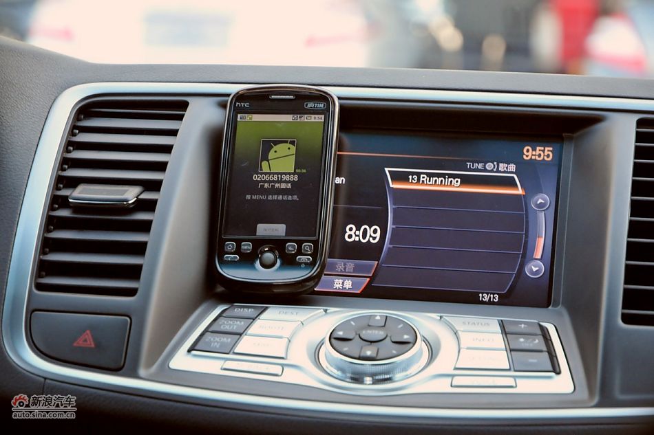 2011款天籁公爵内饰