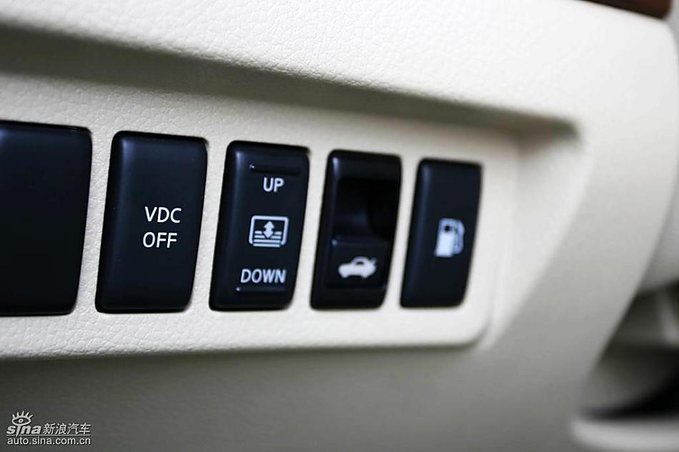 新一代天籁内饰