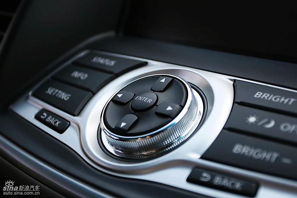 新一代天籁内饰