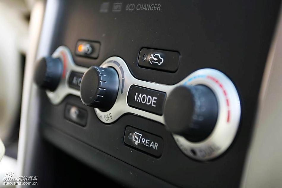 新一代天籁内饰