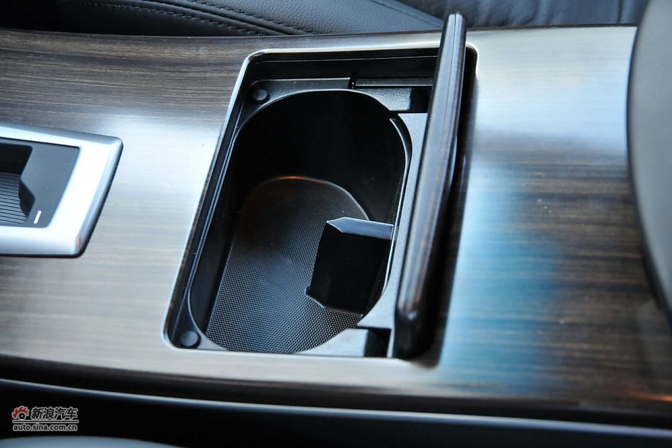 2011款天籁公爵内饰
