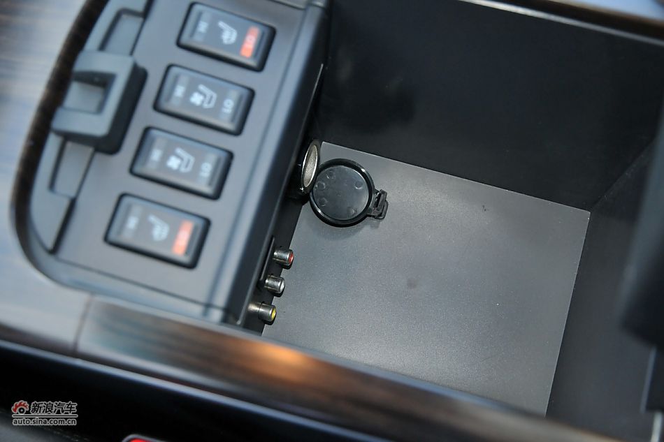 2011款天籁公爵内饰