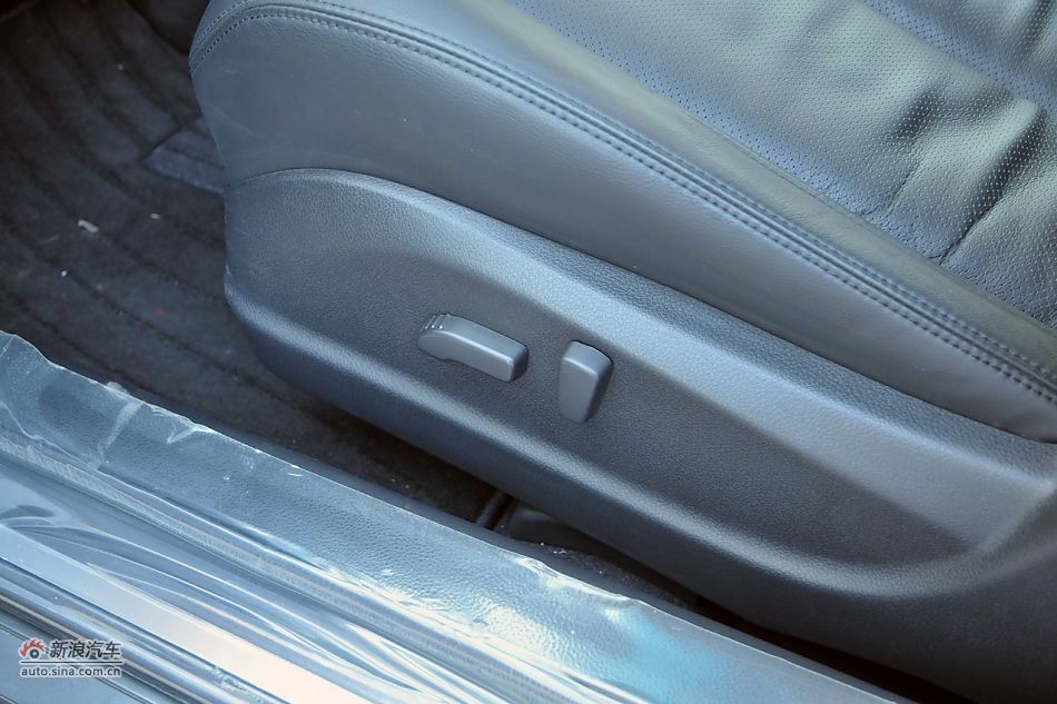 2011款天籁公爵内饰