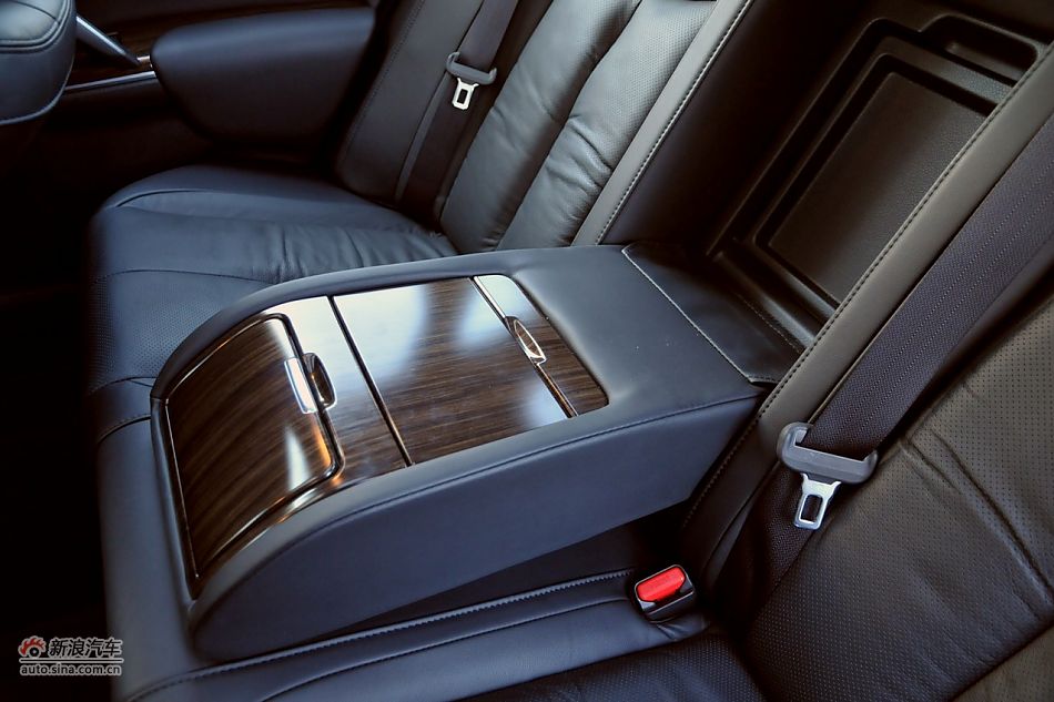 2011款天籁公爵内饰