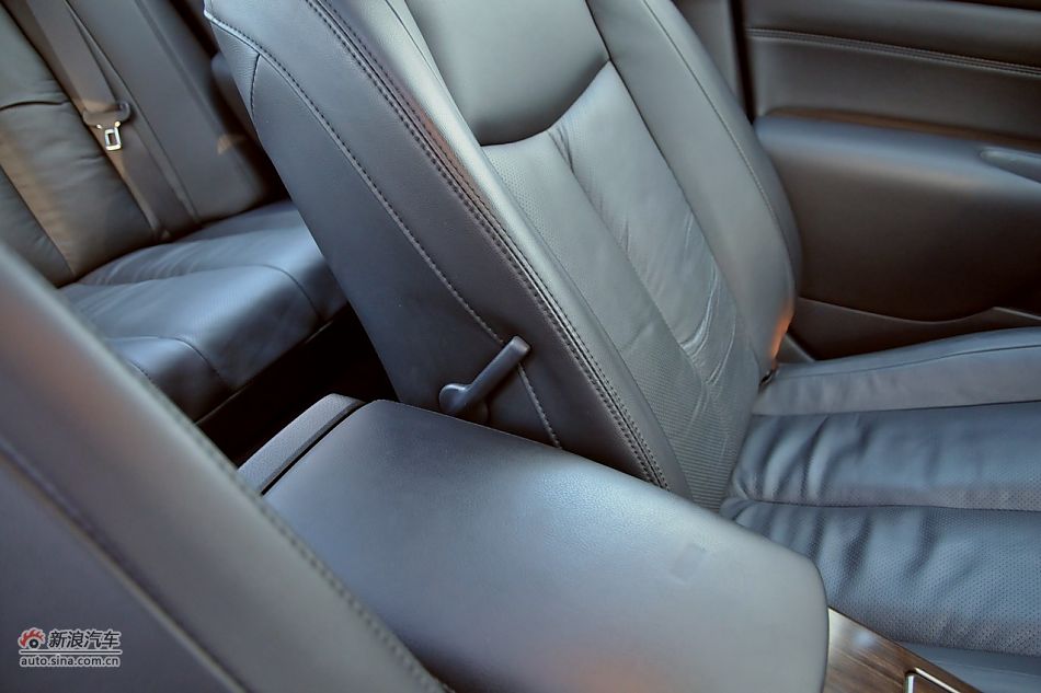 2011款天籁公爵内饰