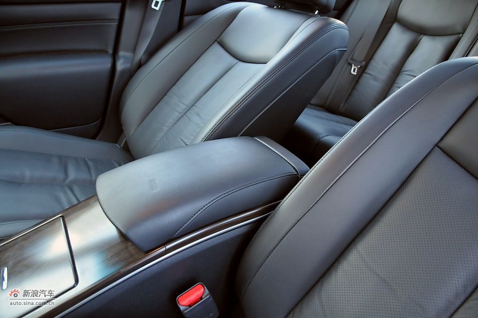 2011款天籁公爵内饰