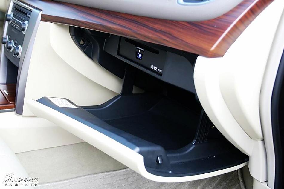 新一代天籁内饰