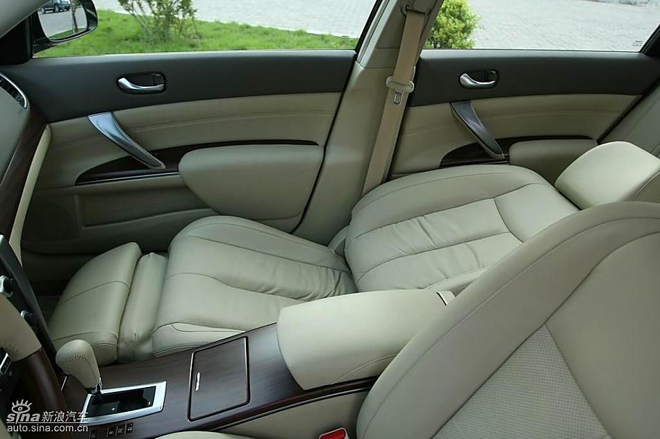 新一代天籁内饰