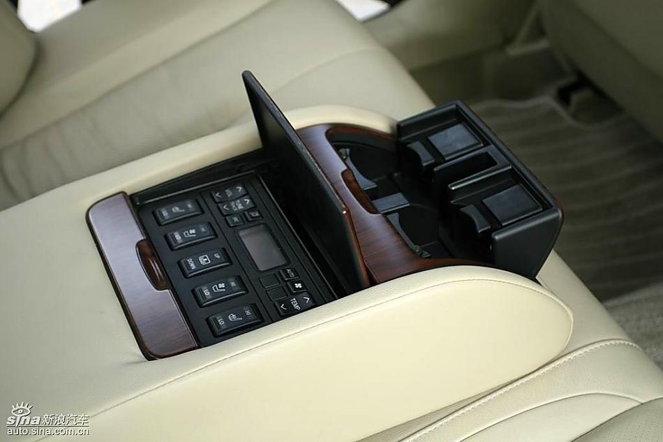 新一代天籁内饰