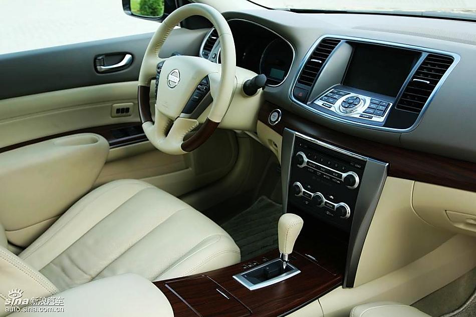 新一代天籁内饰