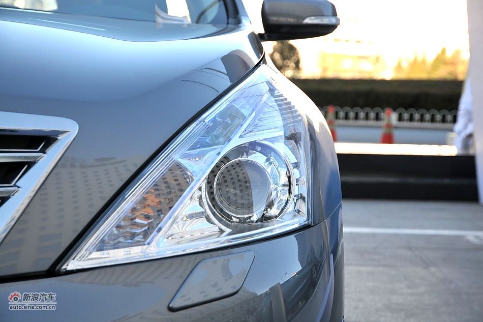 2011款天籁公爵外观细节