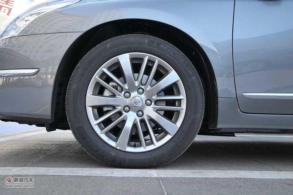 2011款天籁公爵外观细节