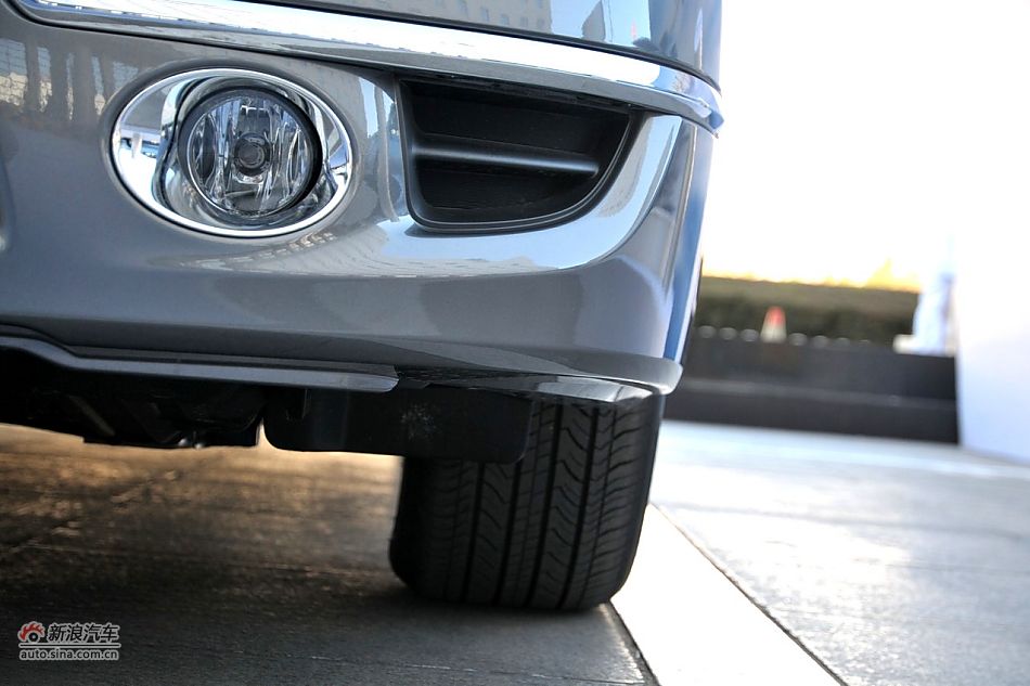 2011款天籁公爵外观细节