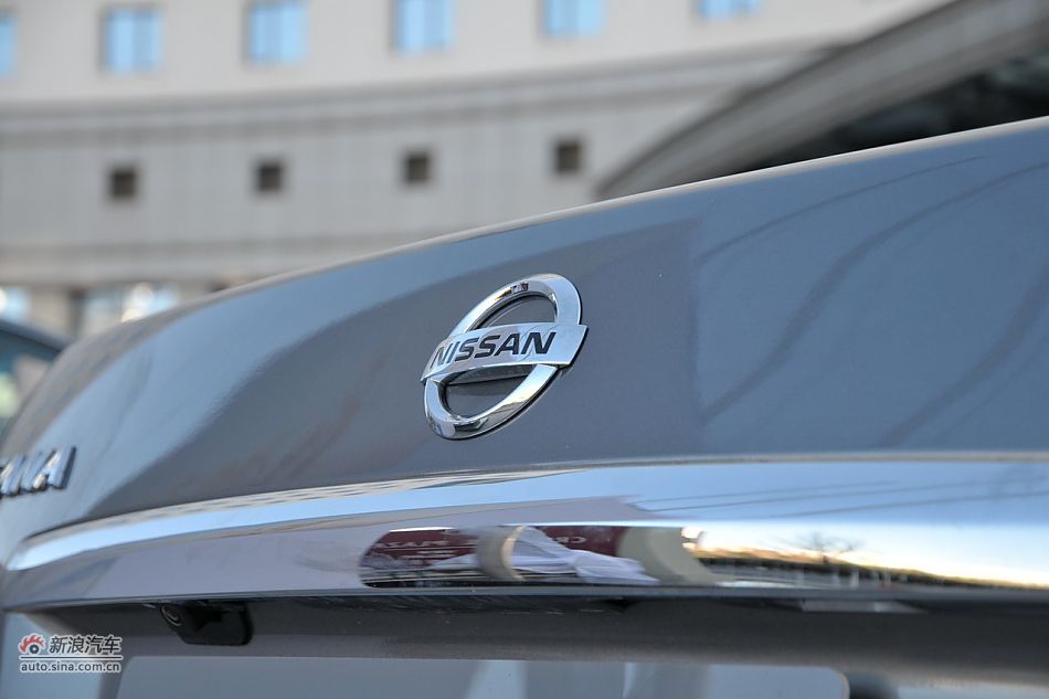 2011款天籁公爵外观细节