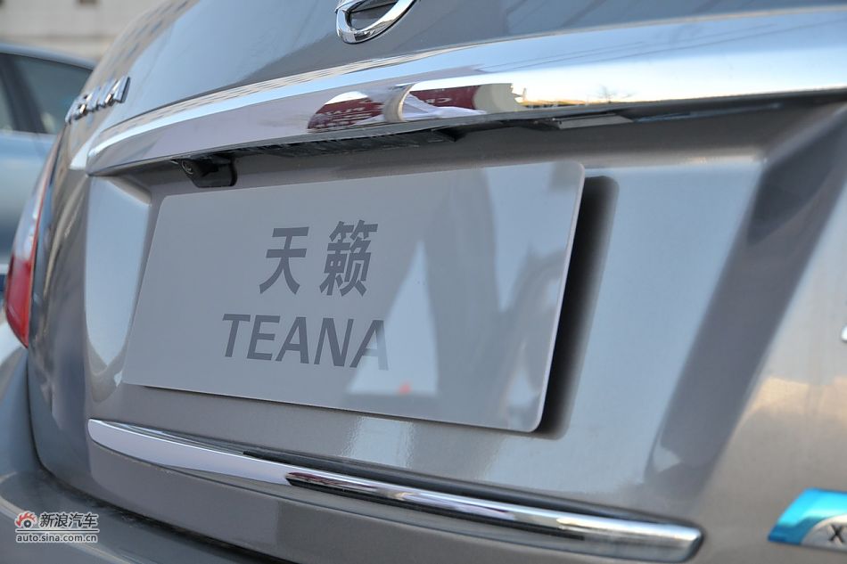 2011款天籁公爵外观细节