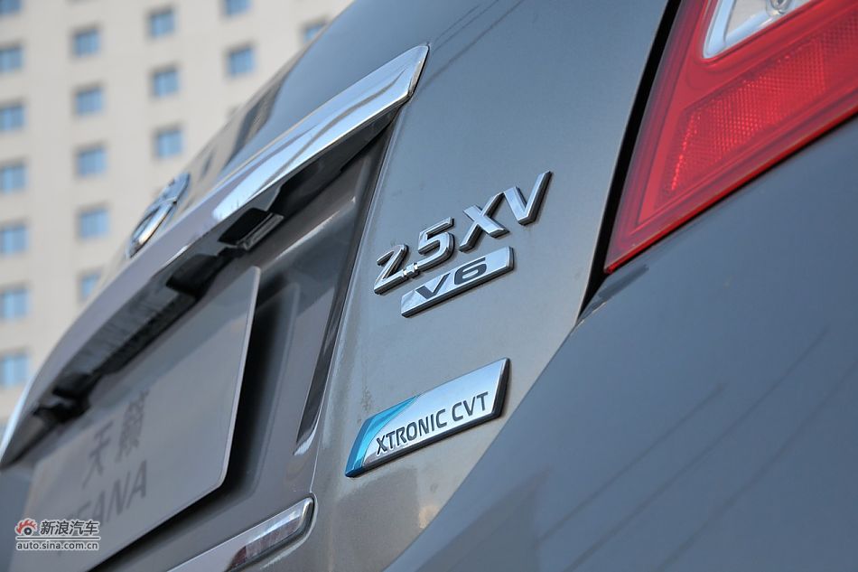 2011款天籁公爵外观细节