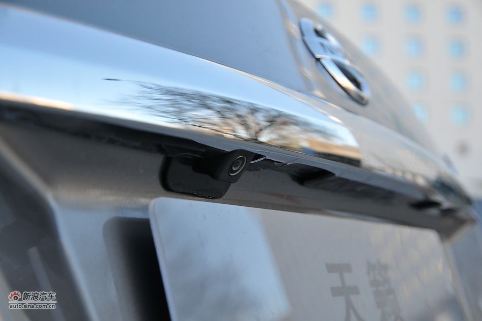 2011款天籁公爵外观细节