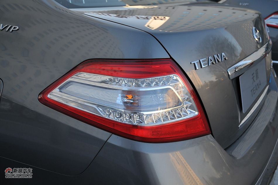 2011款天籁公爵外观细节