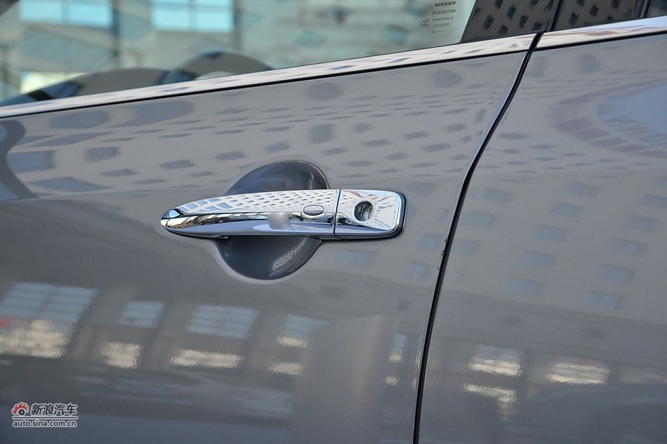 2011款天籁公爵外观细节