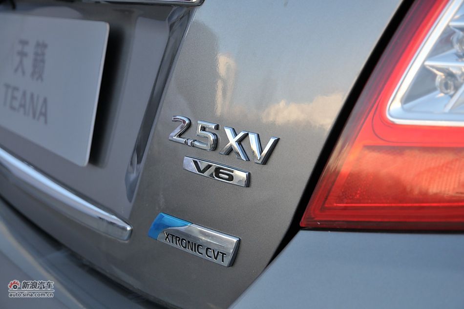 2011款天籁公爵外观细节