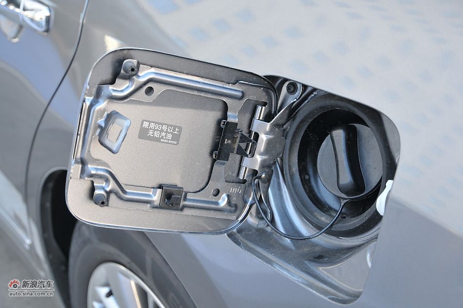 2011款天籁公爵外观细节